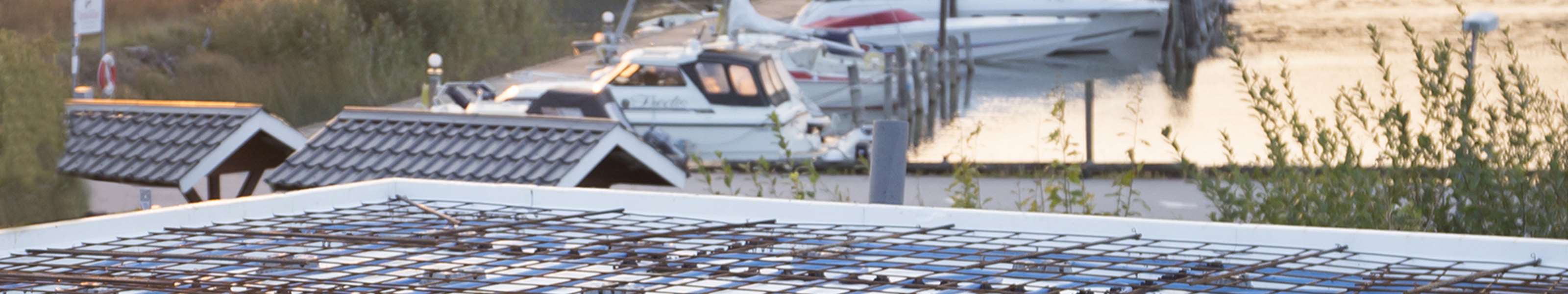 En grund innan gjutning, med vänern som bakgrund. 