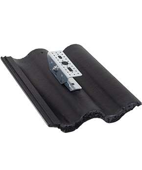 Svart takpanna i betong med infästning solar.